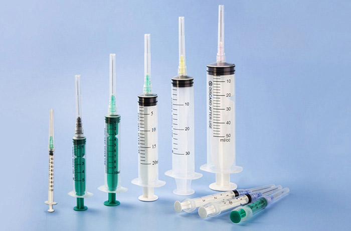  Three-piece screw-type syringe for single use